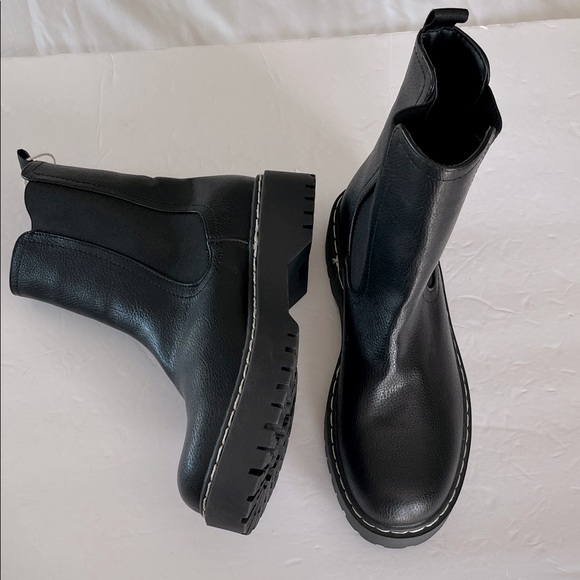 Sincerely Jules Hola NEW chelsea pull on ankle boot lug sole platform black 8M - Picture 1 of 16